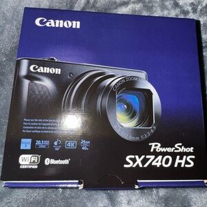 Canon Sliver Digital Camera with Powerful Zoom and 4K Video